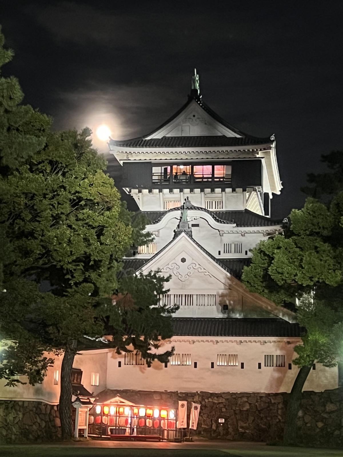 小倉城と月のコラボ