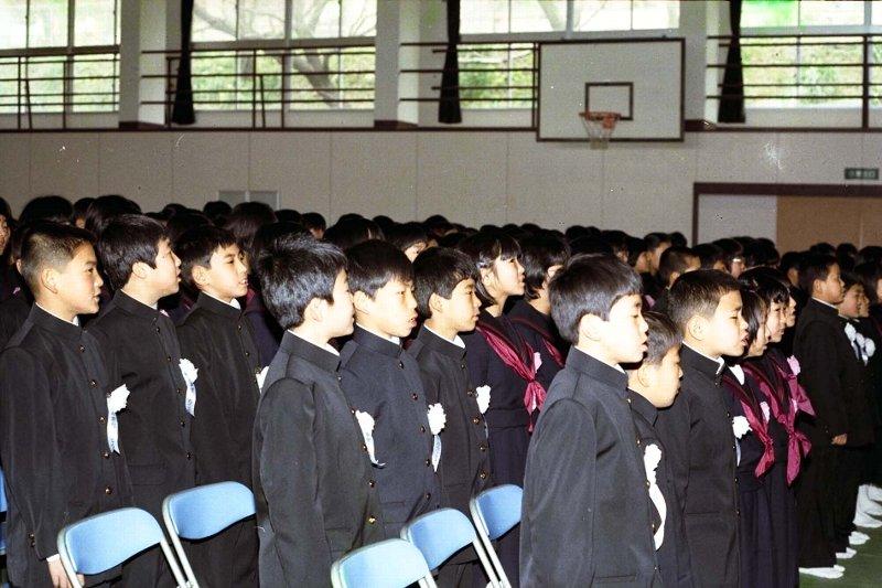 小学校の卒業式で着ました。 At the graduation day of my son's elementary school, they