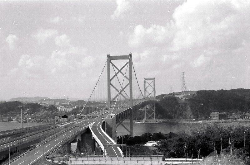 開通直前の関門橋