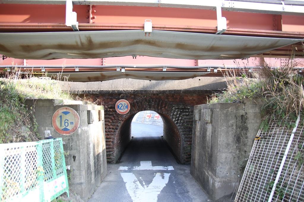 折尾赤煉瓦トンネルと橋台